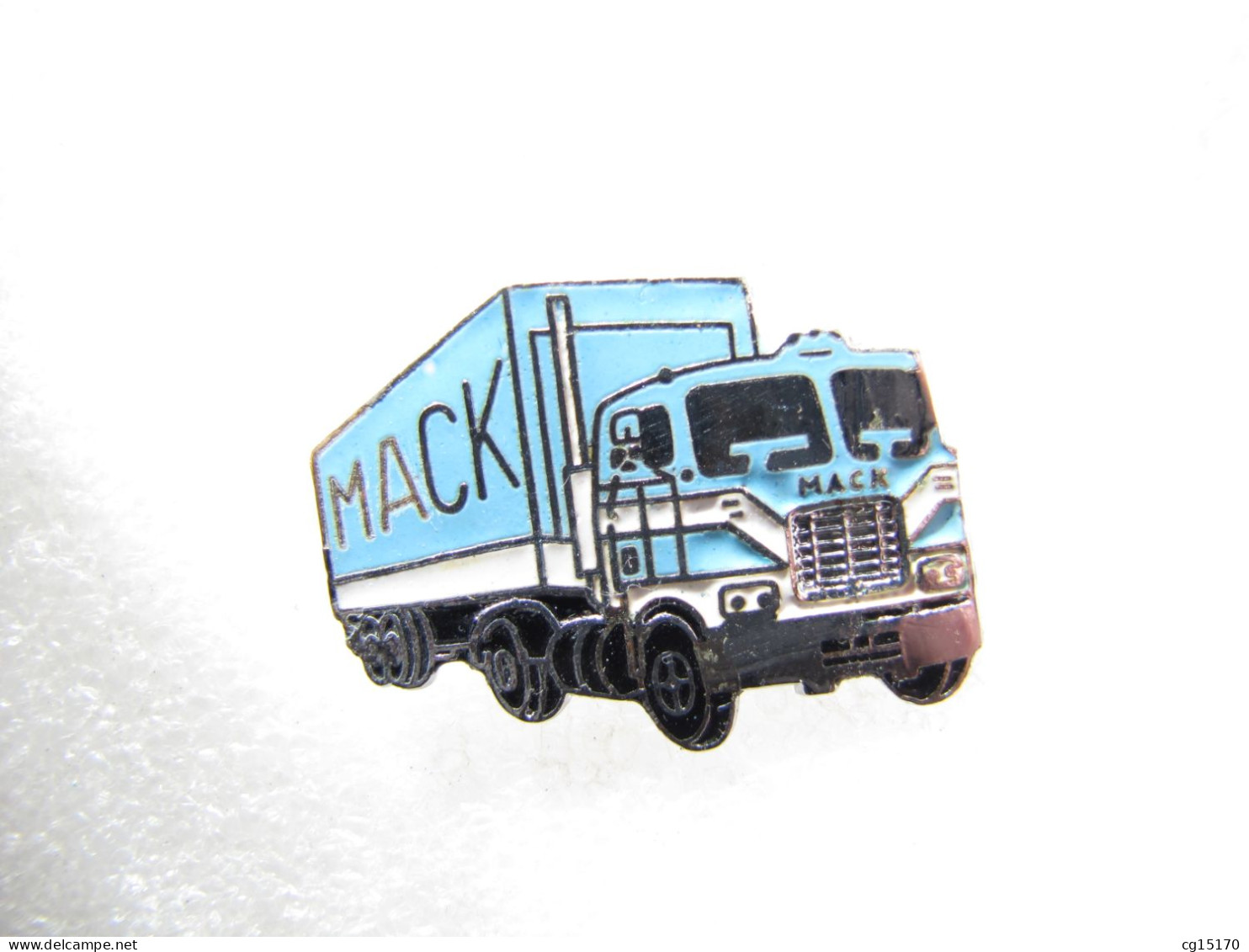 PIN'S   CAMION  MACK   Email Grand Feu - Transports