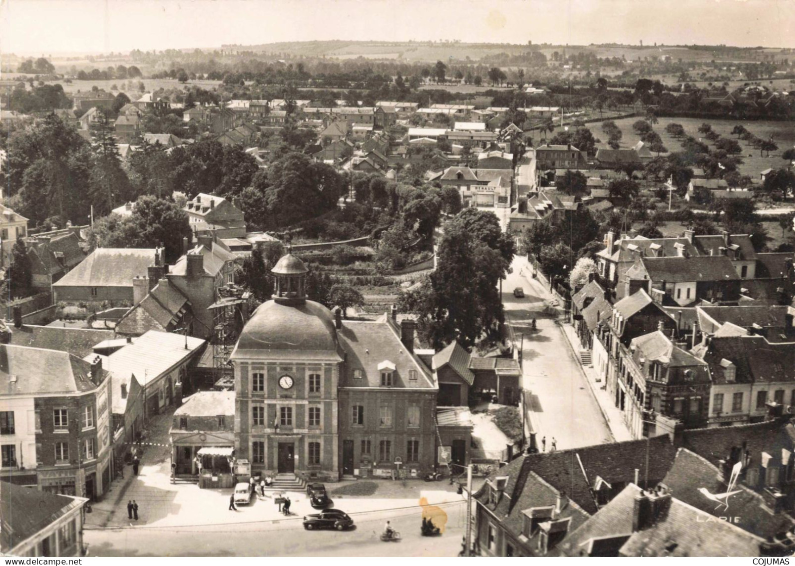 76 - GOURNAY EN BRAY _S27987_ Place D'Armes Et La Poste - LAPIE - CPSM 15x10 Cm - Gournay-en-Bray