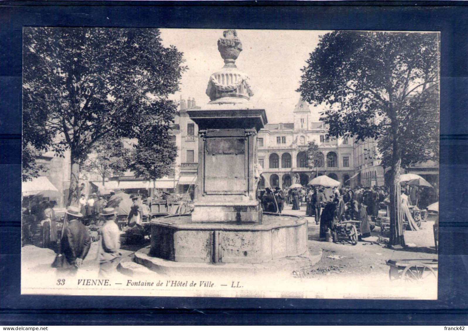 38. Vienne. Fontaine De L'hôtel De Ville - Vienne