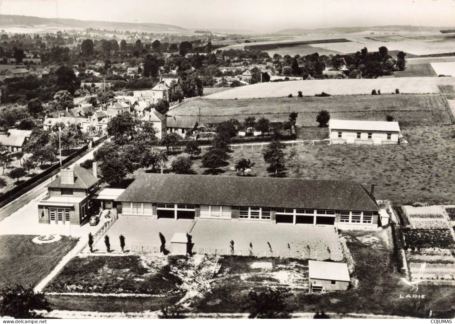 76 - MESNIERES EN BRAY _S27994_ La Mairie - Les Ecoles Et Vue Générale - LAPIE - CPSM 15x10 Cm - Mesnières-en-Bray