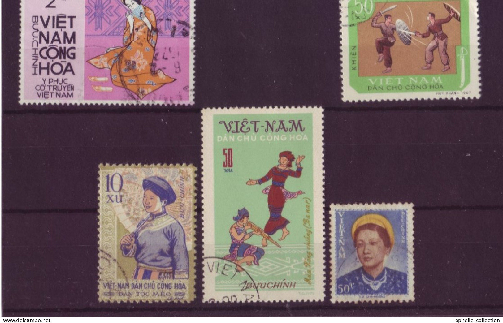 Asie - Vietnam - Costumes - 5 Timbres Différents - 6947 - Vietnam