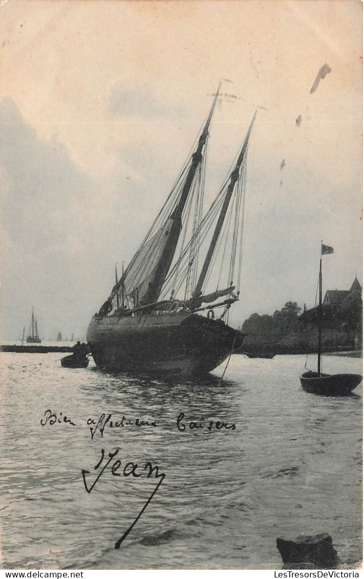 TRANSPORTS - Bateaux - Voiliers - Sur La Mer - Encore Sur Le Quai - Carte Postale Ancienne - Sailing Vessels