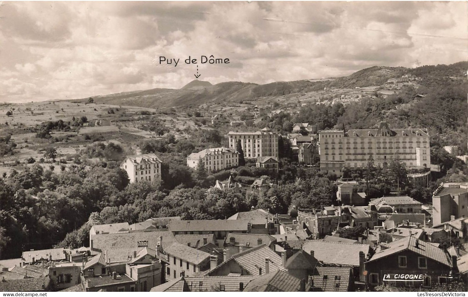 FRANCE - Châtel Guyon - Station Thermale Et Touristique - Vue Sur Les Hôtels Et Le Puy De Dôme - Carte Postale - Châtel-Guyon