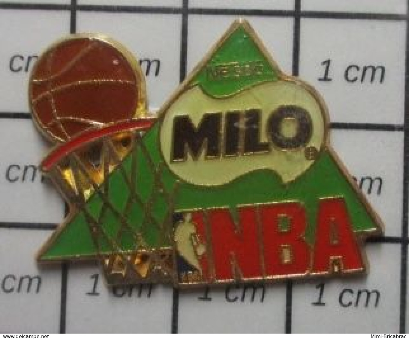 1618B  Pin's Pins / Beau Et Rare / SPORTS / BASKET-BALL USA NBA GLACE MILO Sans Tintin ! - Baloncesto