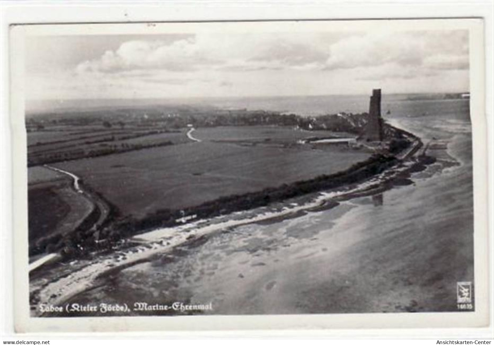 39070002 - Laboe, Kieler Foerde Mit Marine Ehrenmal. Feldpost, Stempel Von 1939. Leichter Schrift- Und Stempeldurchdruc - Laboe