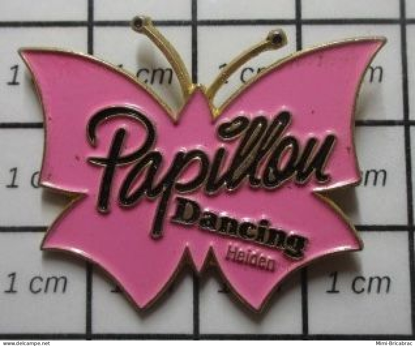 1618B Pin's Pins / Beau Et Rare : MUSIQUE / DISCOTHEQUE PAPILLON DANCING HEIDEN - Muziek