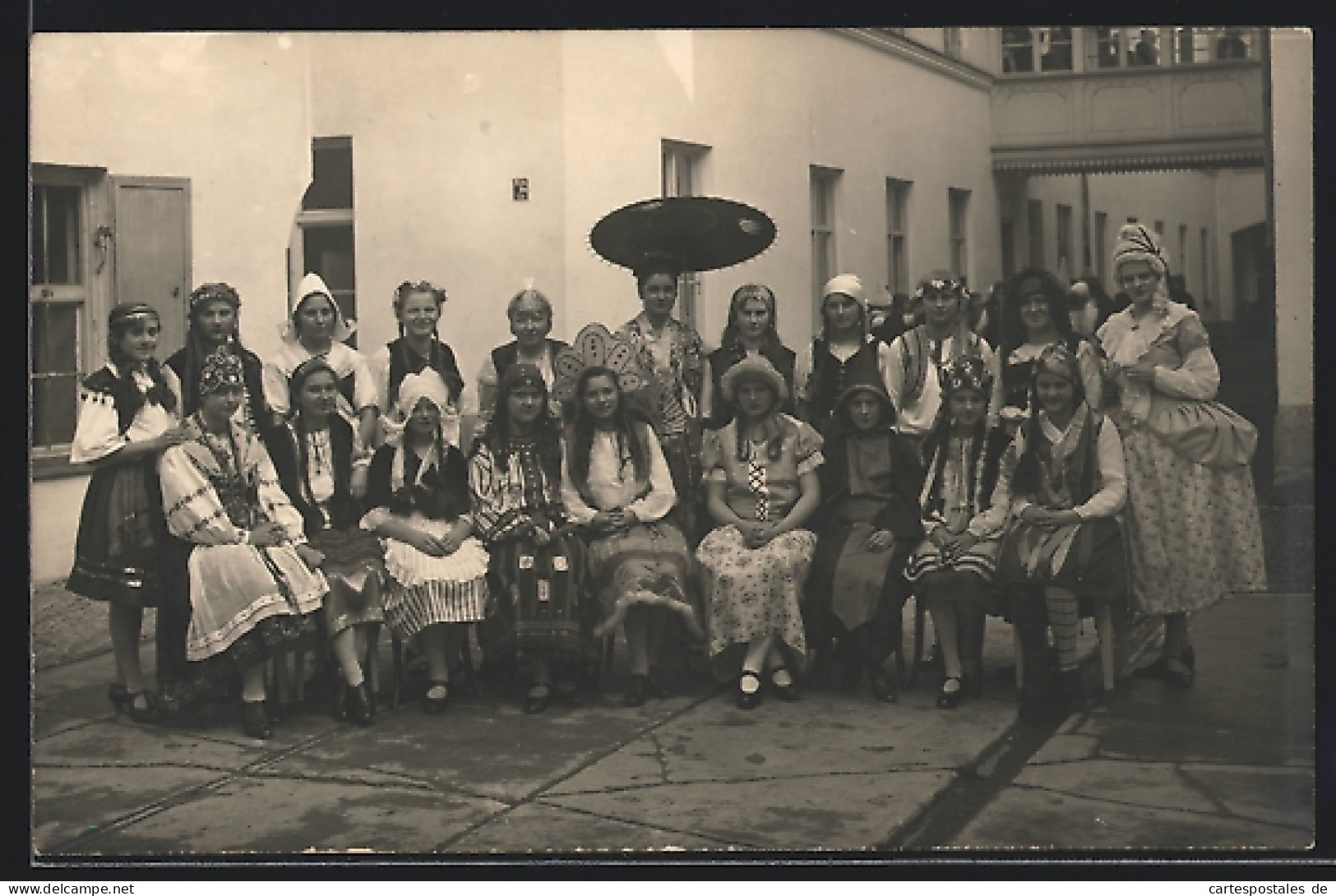 Foto-AK Altötting, Fasching Im Engl. Institut 1930, Kostümierte Anwohner  - Karneval - Fasching