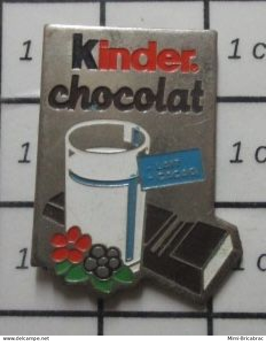 1618B  Pin's Pins / Beau Et Rare / ALIMENTATION / CONFISERIE KINDER CHOCOLAT VERT DE LAIT - Alimentation