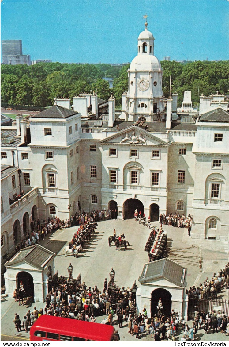 ROYAUME-UNI - Angleterre - London - Whitehall - Changing Guard At Horseguards Parade - Carte Postale - Sonstige & Ohne Zuordnung