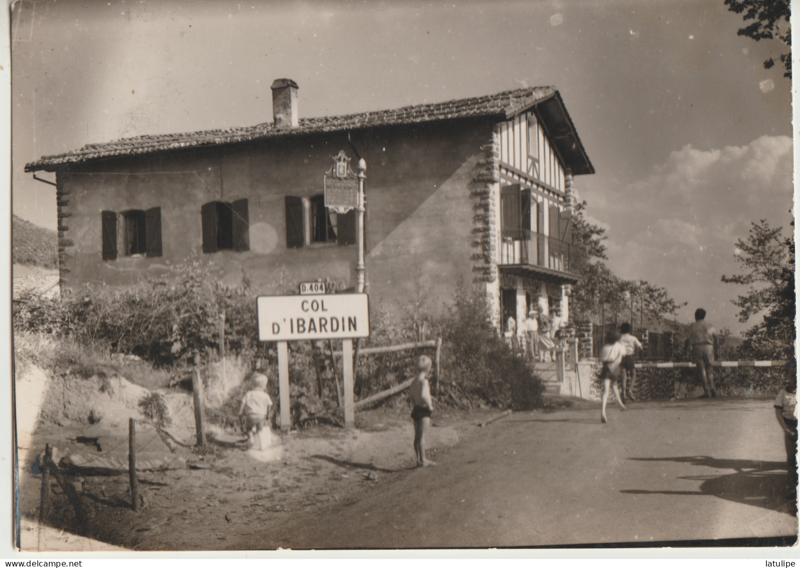 Vera De Bidasoa _Puerto De Ibardin   Route Et Terrasse Bien  Animée - Navarra (Pamplona)