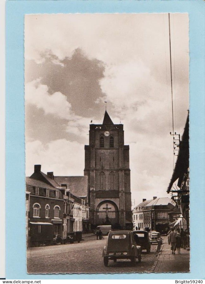 CPSM - 59 WORMHOUT - L EGLISE - CITROEN 2CV EN STATIONNEMENT - VUE ++ - Wormhout