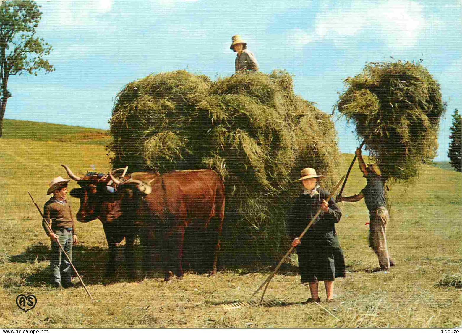 Animaux - Vaches - Traditions - Les Petits Métiers De Chez Nous - La Fenaison - Carte Gauffrée - CPM - Carte Neuve - Voi - Cows