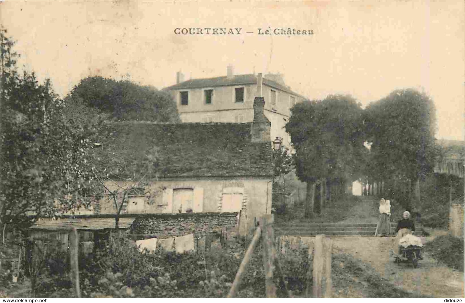 45 - Courtenay - Le Château - Animée - CPA - Oblitération Ronde De 1914 - Voir Scans Recto-Verso - Courtenay