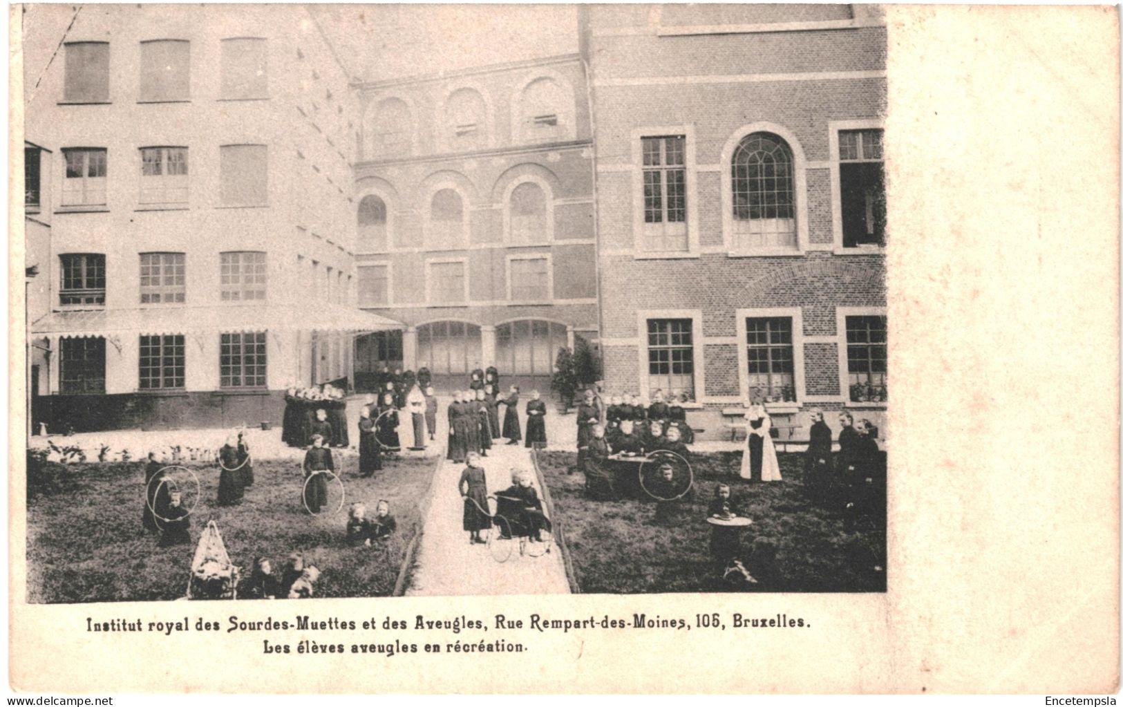 CPA Carte Postale Belgique Bruxelles Institut Des Sourdes Muettes Et Des Aveugles Les élèves Aveugles à La Récré VM79693 - Educazione, Scuole E Università