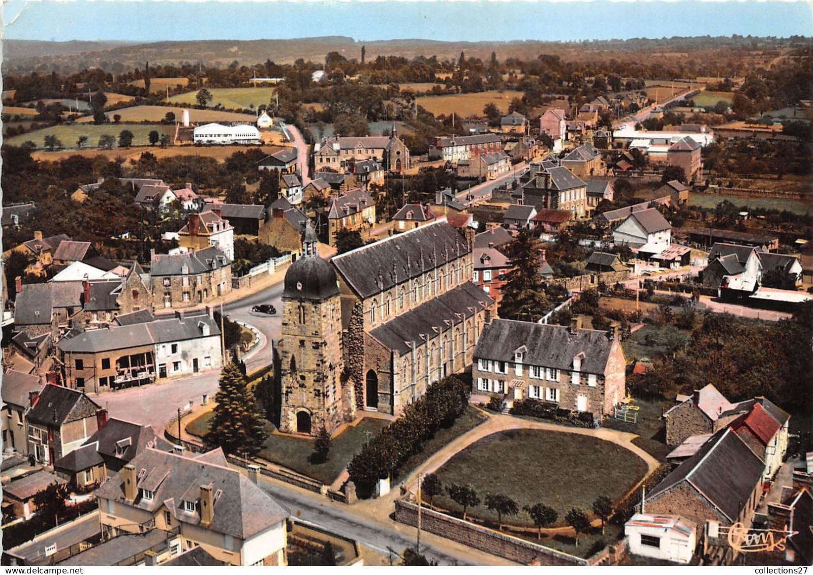 50-DUCEY- LE CENTRE ET L'EGLISE VUE AERIENNE - Ducey