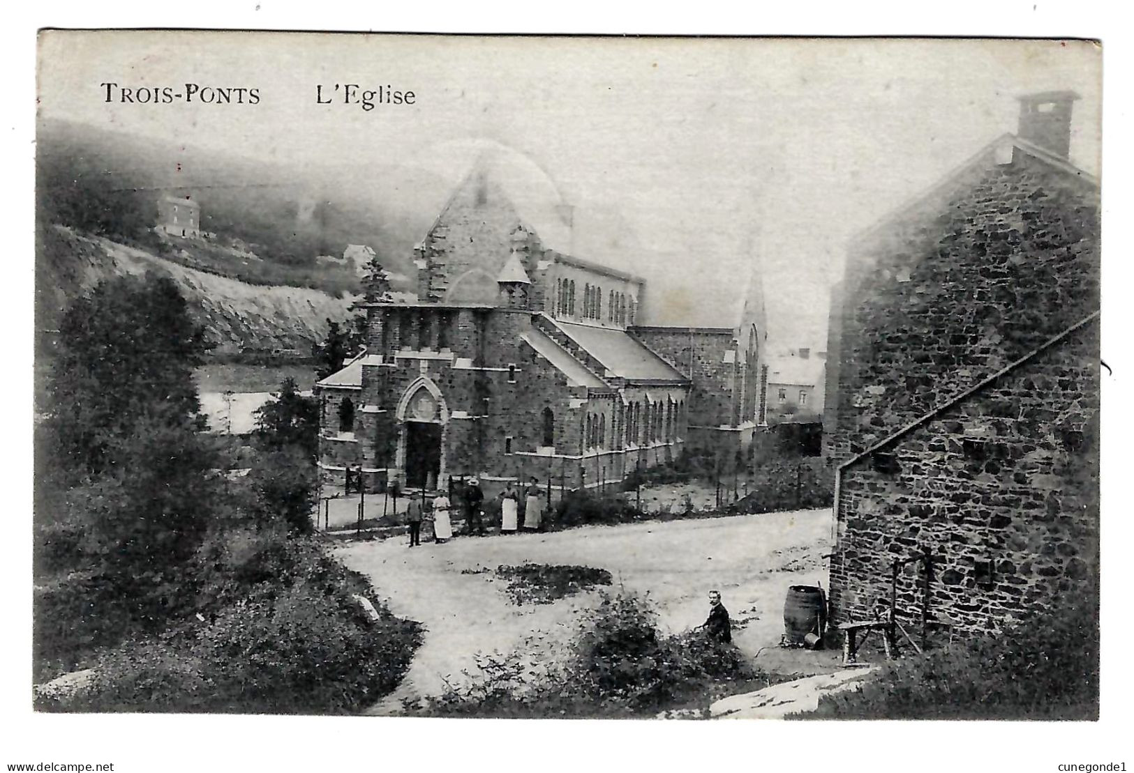 CPA TROIS PONTS : L'Eglise - Quelques Personnages - Circulée En 1920 - Edit Coop St Antoine - 2 Scans - Trois-Ponts