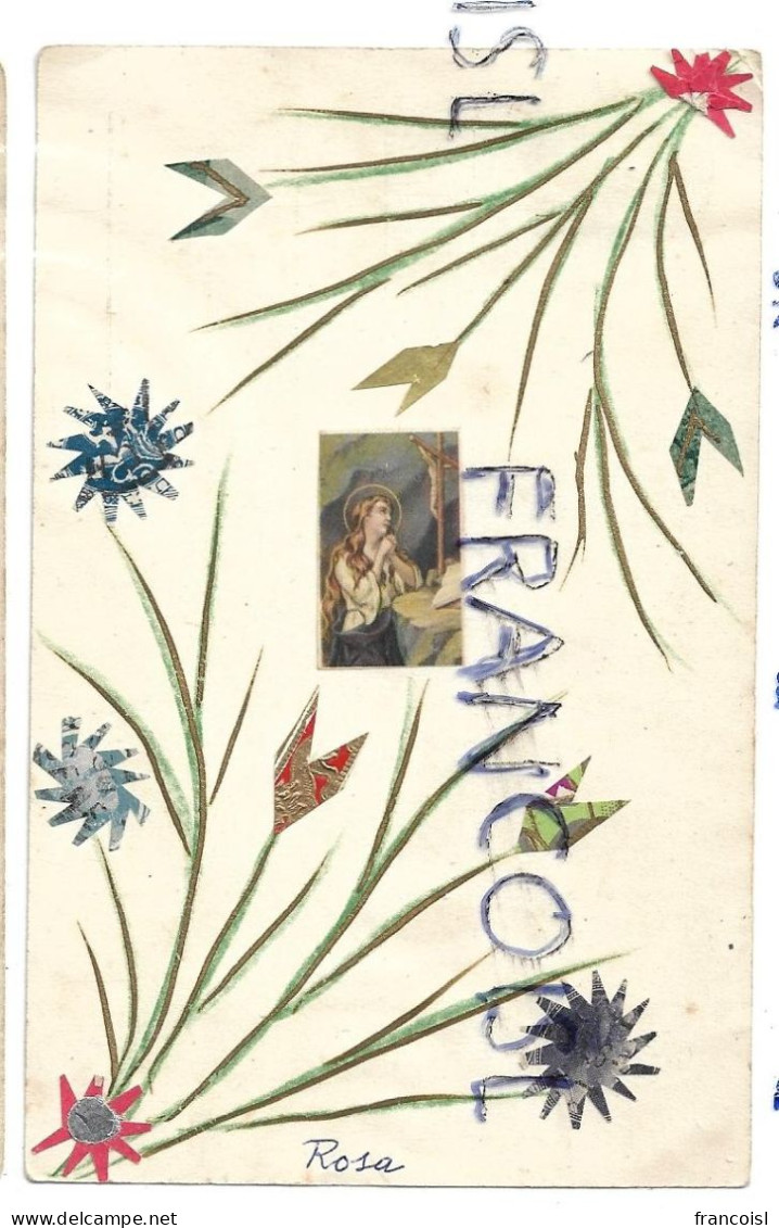 Carte Artisanale. Sainte En Prière. Fleurs En Papier, Timbres Et Bagues De Cigare - Santos