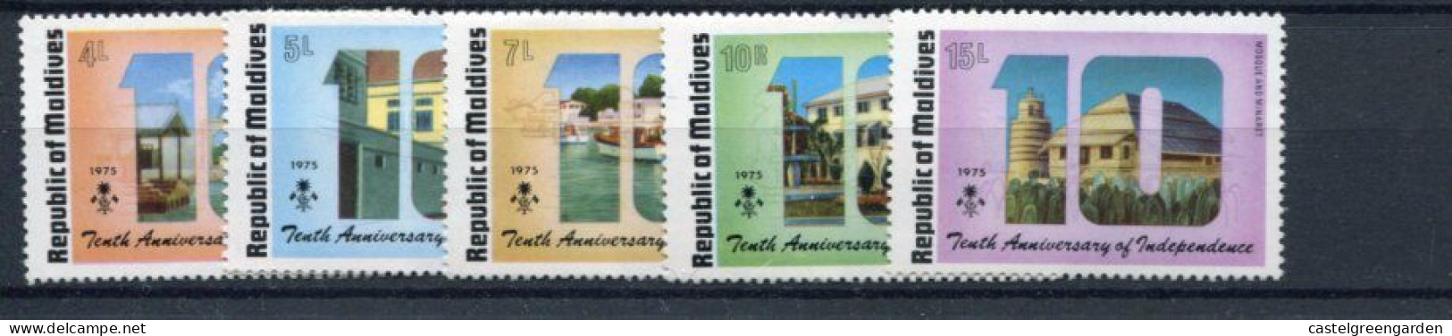 X0047 Maldive Island 1975 Independence Stamps ** Mnh  Michel 590/4 - Malediven (1965-...)