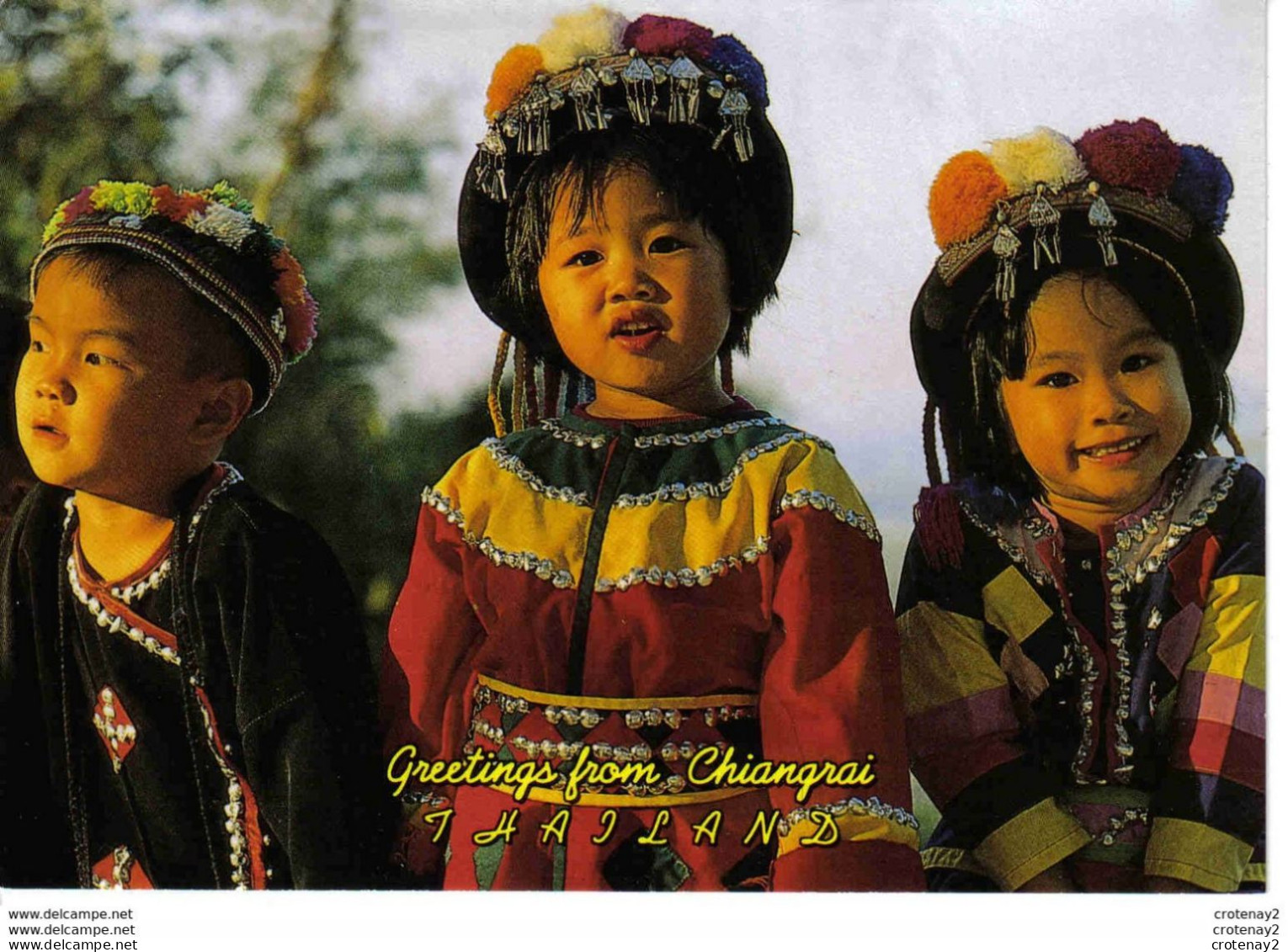 Thailand Thaïlande Greetings From Chiangrai BEAUX ENFANTS Costumes Photo Jatuporn Rutnin Vis Art Bangkok VOIR DOS - Groupes D'enfants & Familles