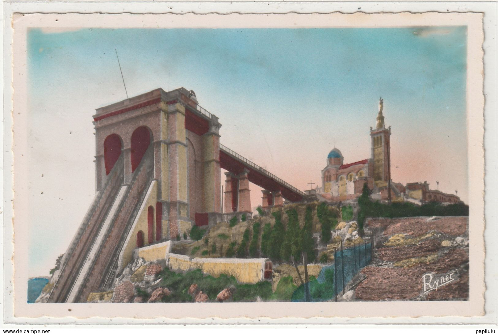 109 DEPT 13 : édit. Moderne De France N° 1062 : Marseille Ascenseur Et Basilique - Notre-Dame De La Garde, Ascenseur