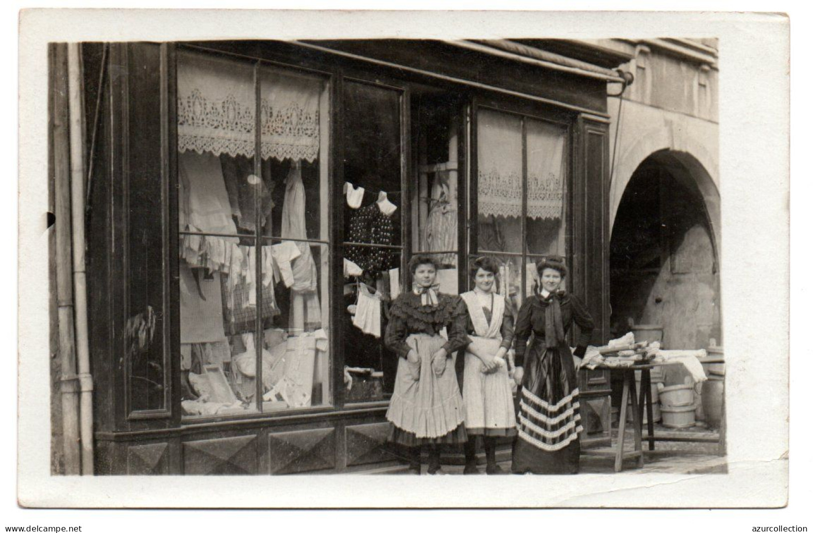 Devanture De Magasin De Tissus Et Dentelles. Carte Photo Animée Non Située - Shops