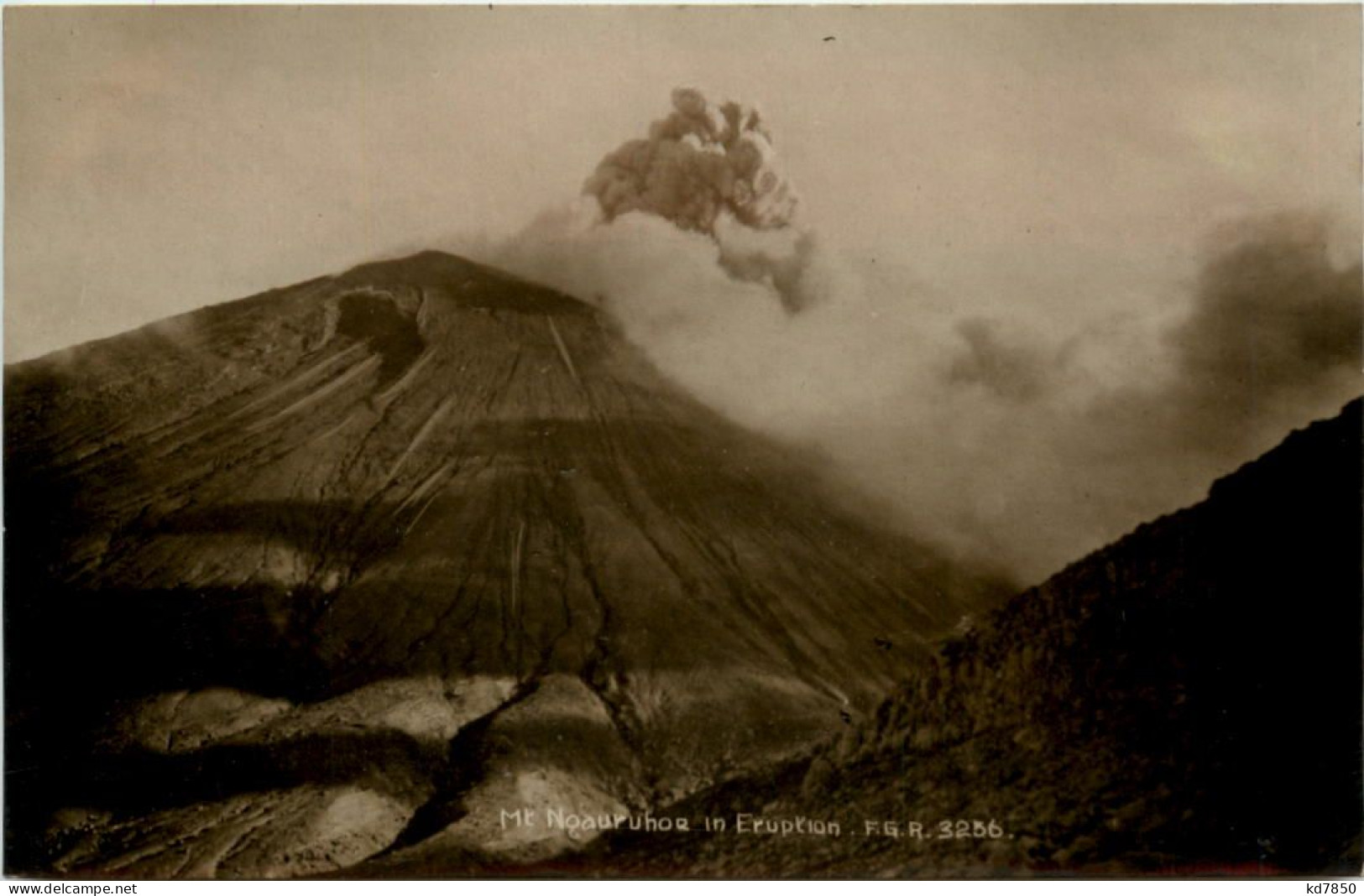 Mt. Noauruhor In Eruption - Vulcano - New Zealand - Neuseeland