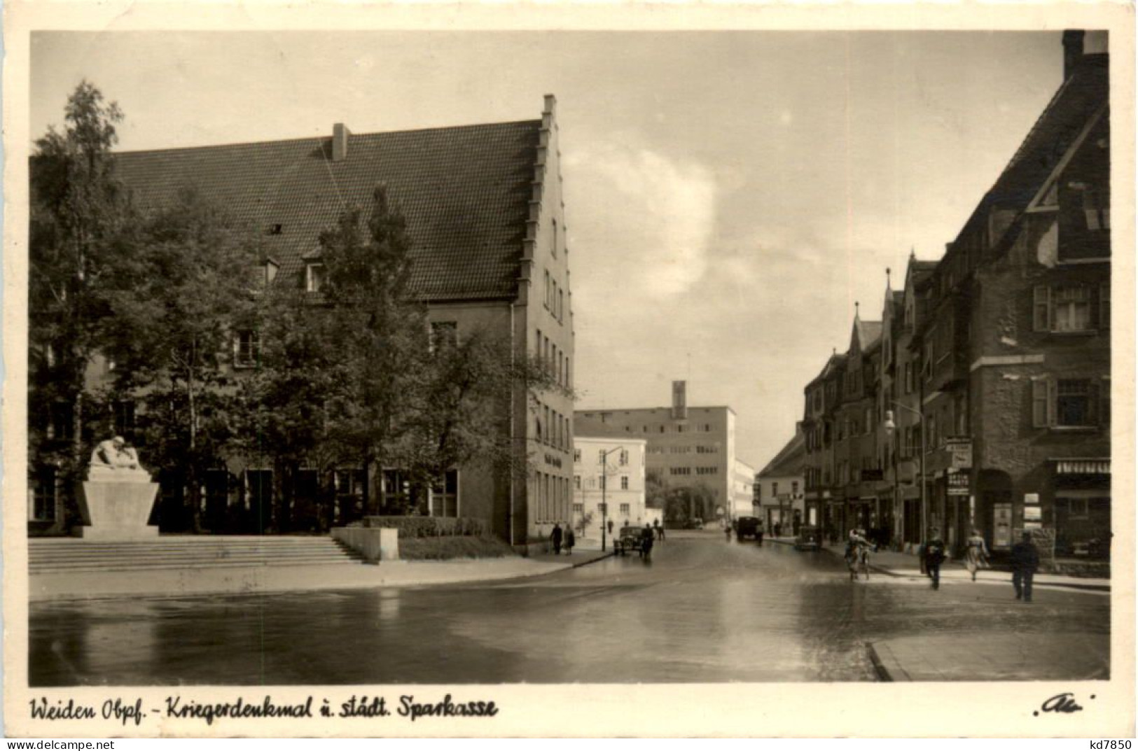 Weiden, Kriegerdenkmal U. Städt. Sparkasse - Weiden I. D. Oberpfalz