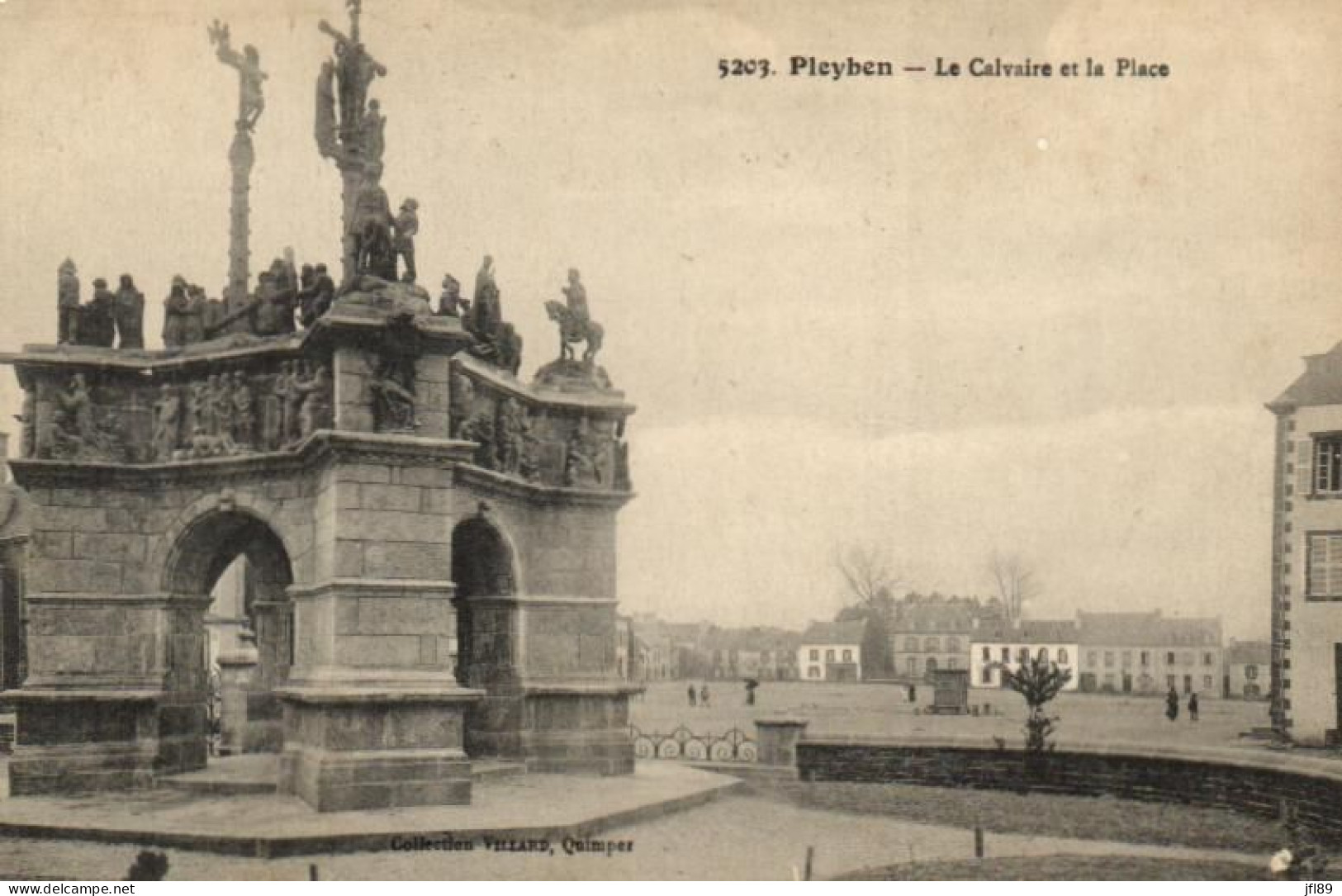 29 - Finistère - Pleyben - Le Calvaire Et La Place - 6385 - Pleyben