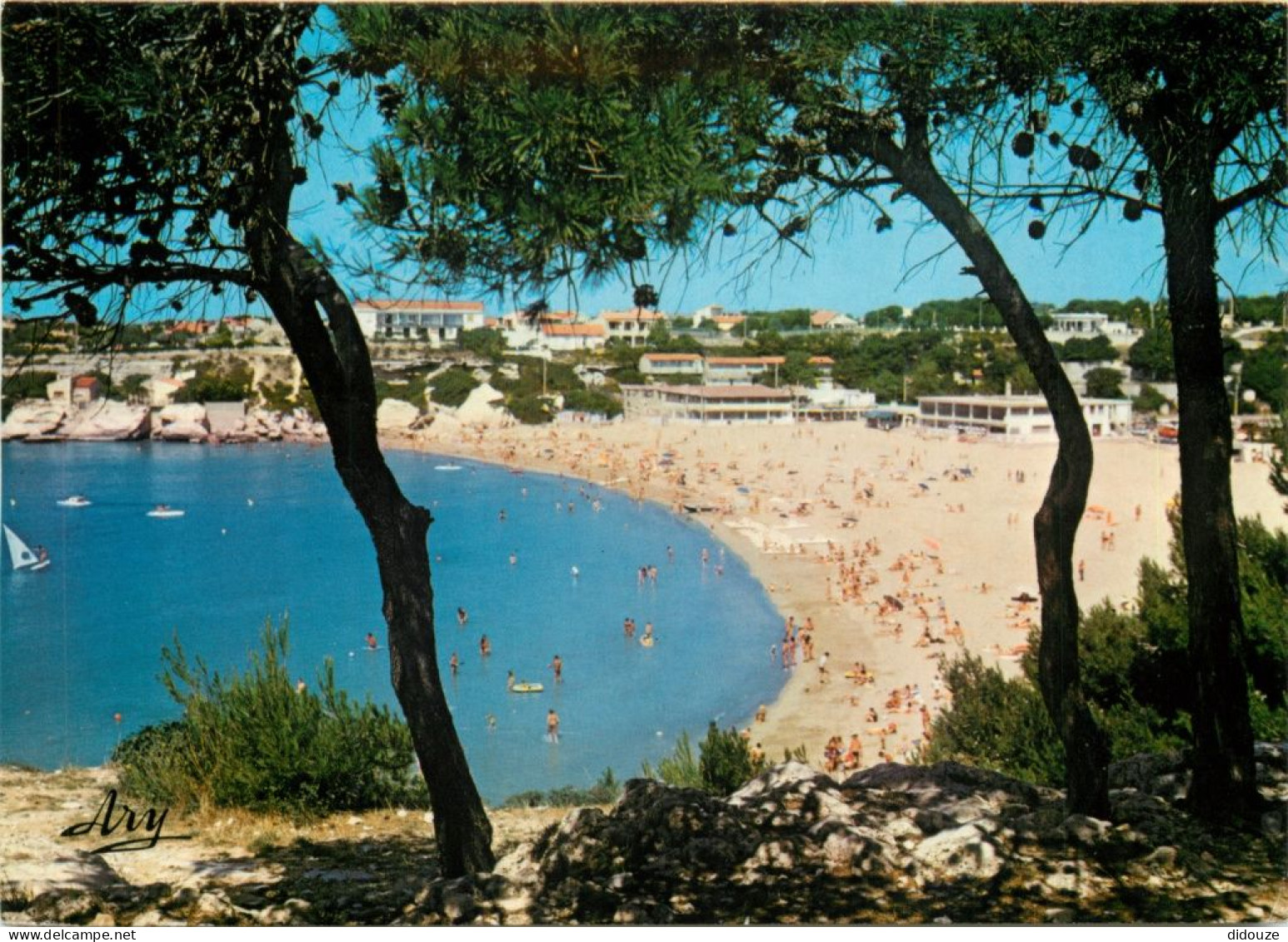 13 - Martigues - Plage De La Couronne - Scènes De Plage - CPM - Voir Scans Recto-Verso - Martigues