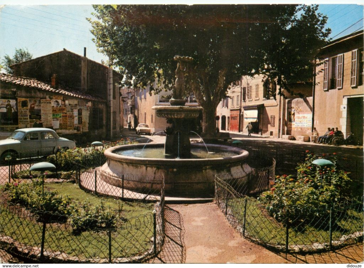 13 - Marignane - La Fontaine - Automobiles - CPM - Voir Scans Recto-Verso - Marignane