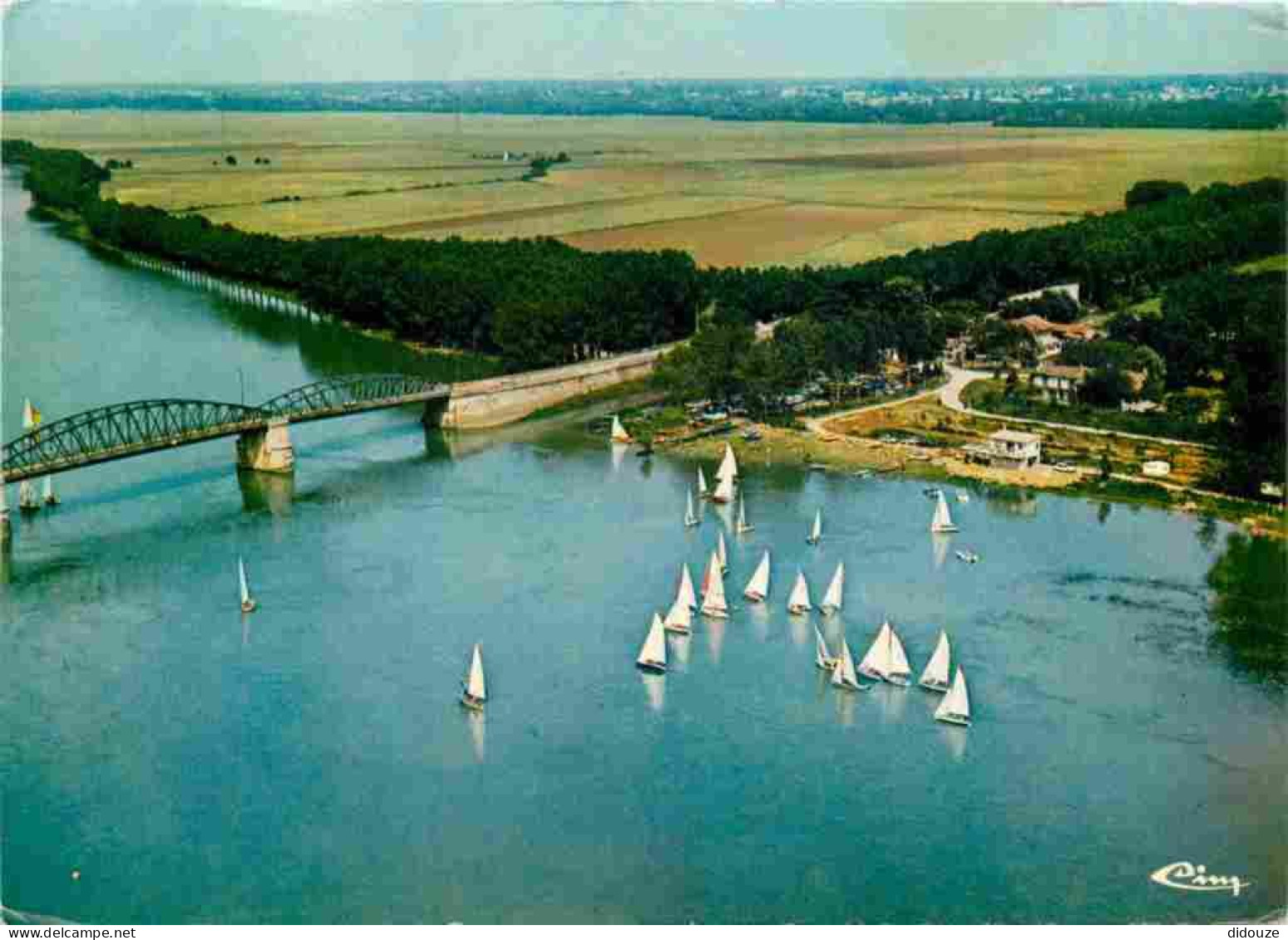 01 - Pont De Vaux - Le Camping-plage Le Fleurville - Vue Aérienne - Voile - CPM - Voir Scans Recto-Verso - Pont-de-Vaux