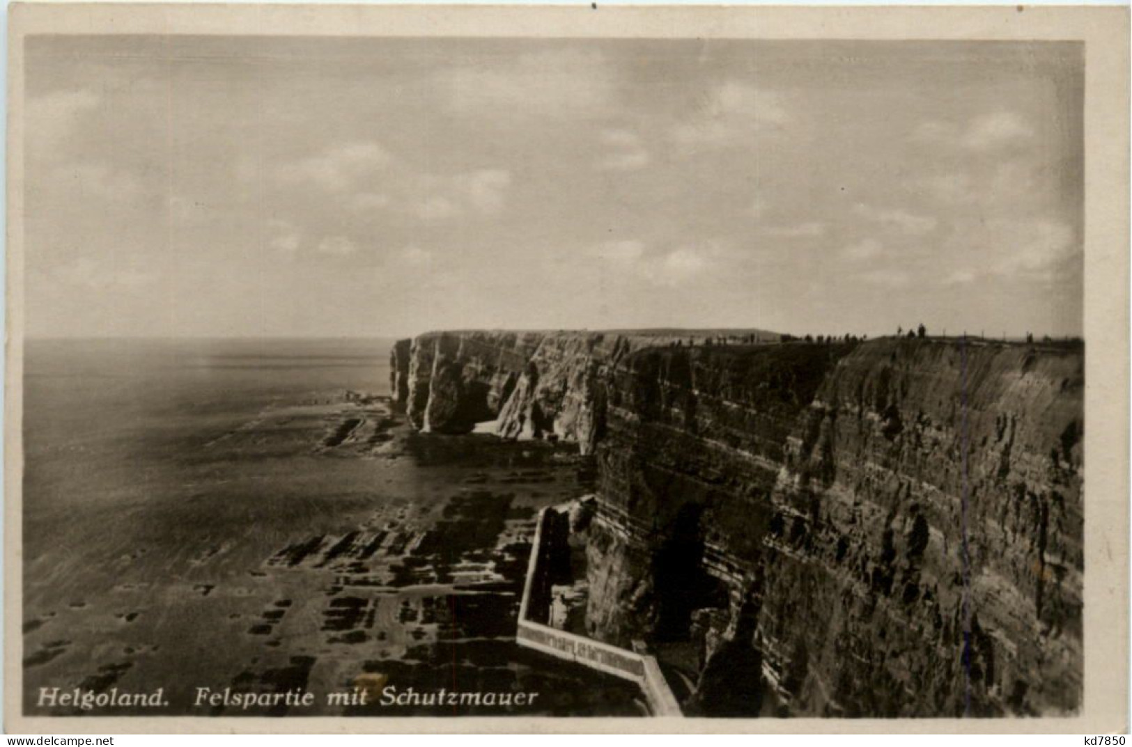 Helgoland, Felspartie Mit Schutzmauer - Helgoland