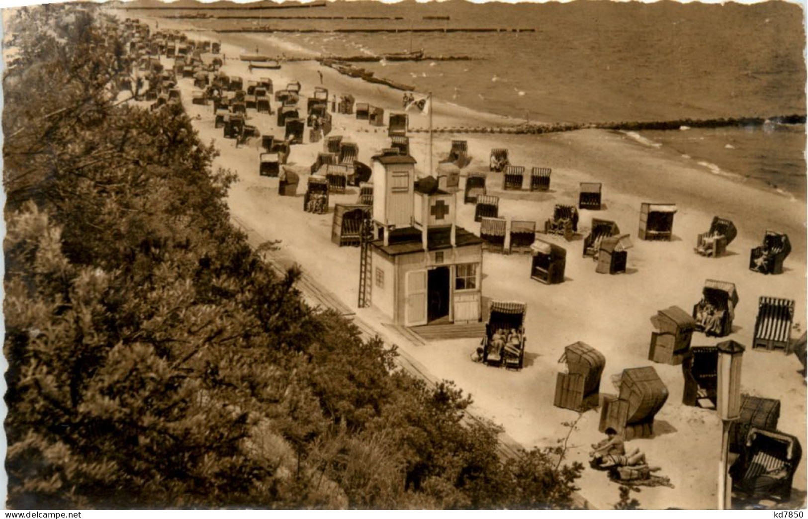 Ostseebad Koserow/ Usedom, Blick Auf Den Strand Mit Rettungsstation - Usedom