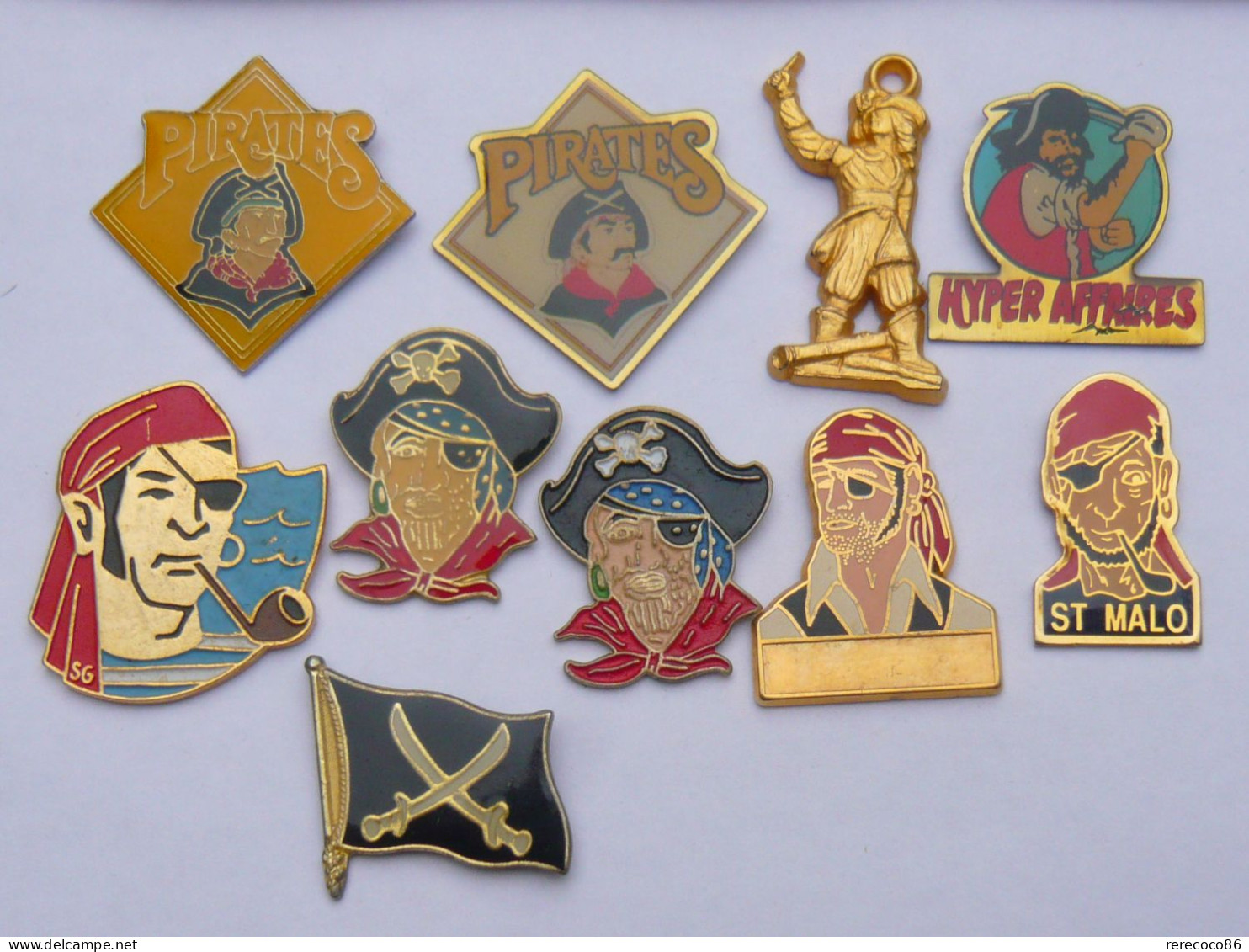 10 Pin S PIRATES CORSAIRES Different - Boats