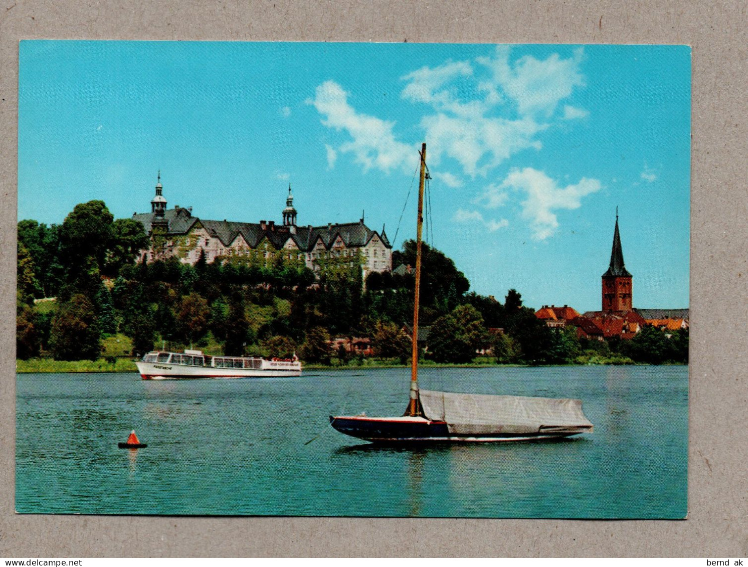 A2701} BRD  - AK: Plön Am See - Blick Auf Schloß Und Kirche - Plön