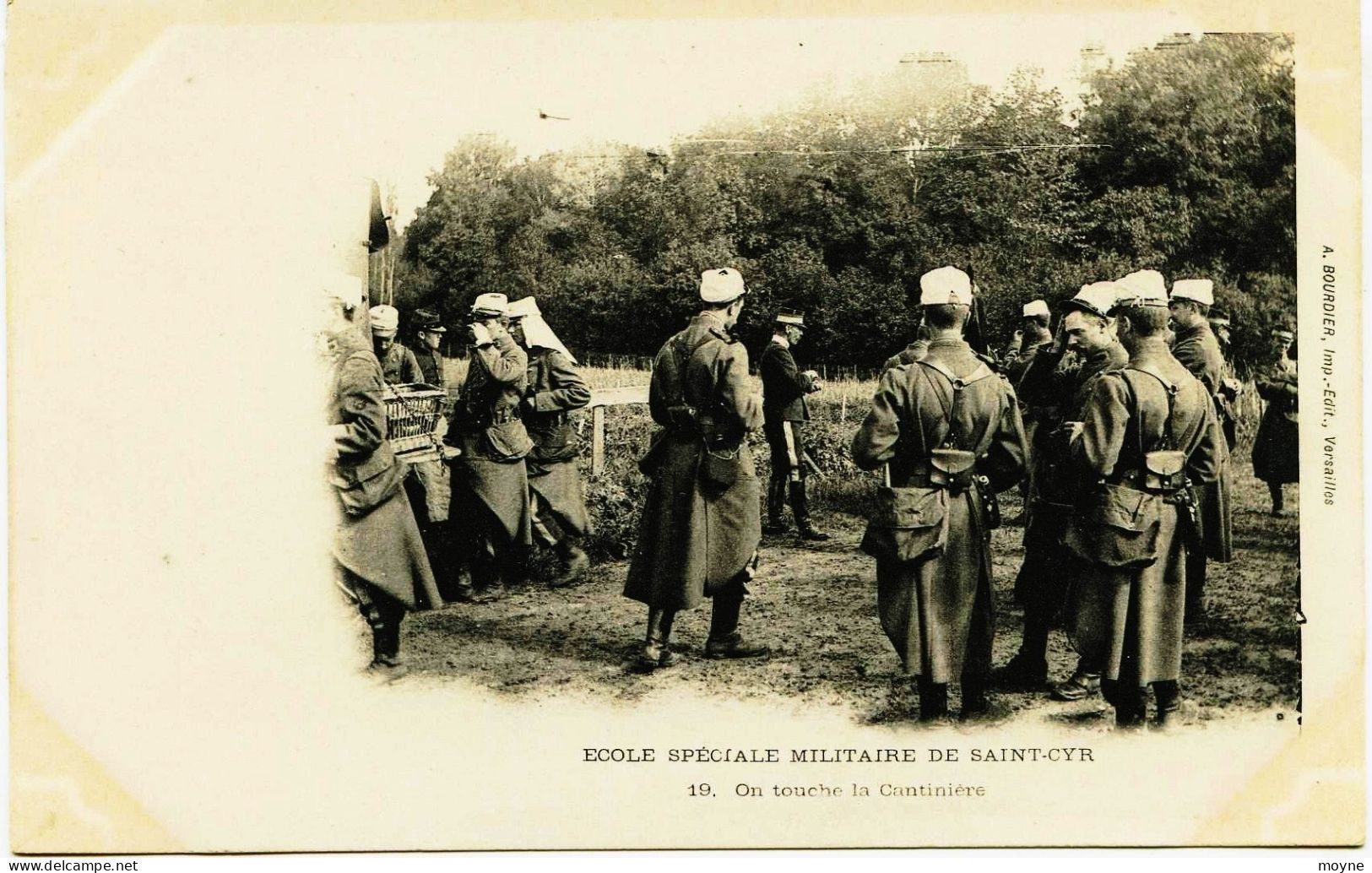 3384 -Yvelines - SAINT - CYR : Ecole Spéciale Militaria En 1900 - ON TOUCHE  LA  CANTINIERE - ECOLE D'OFFICIERS - Régiments