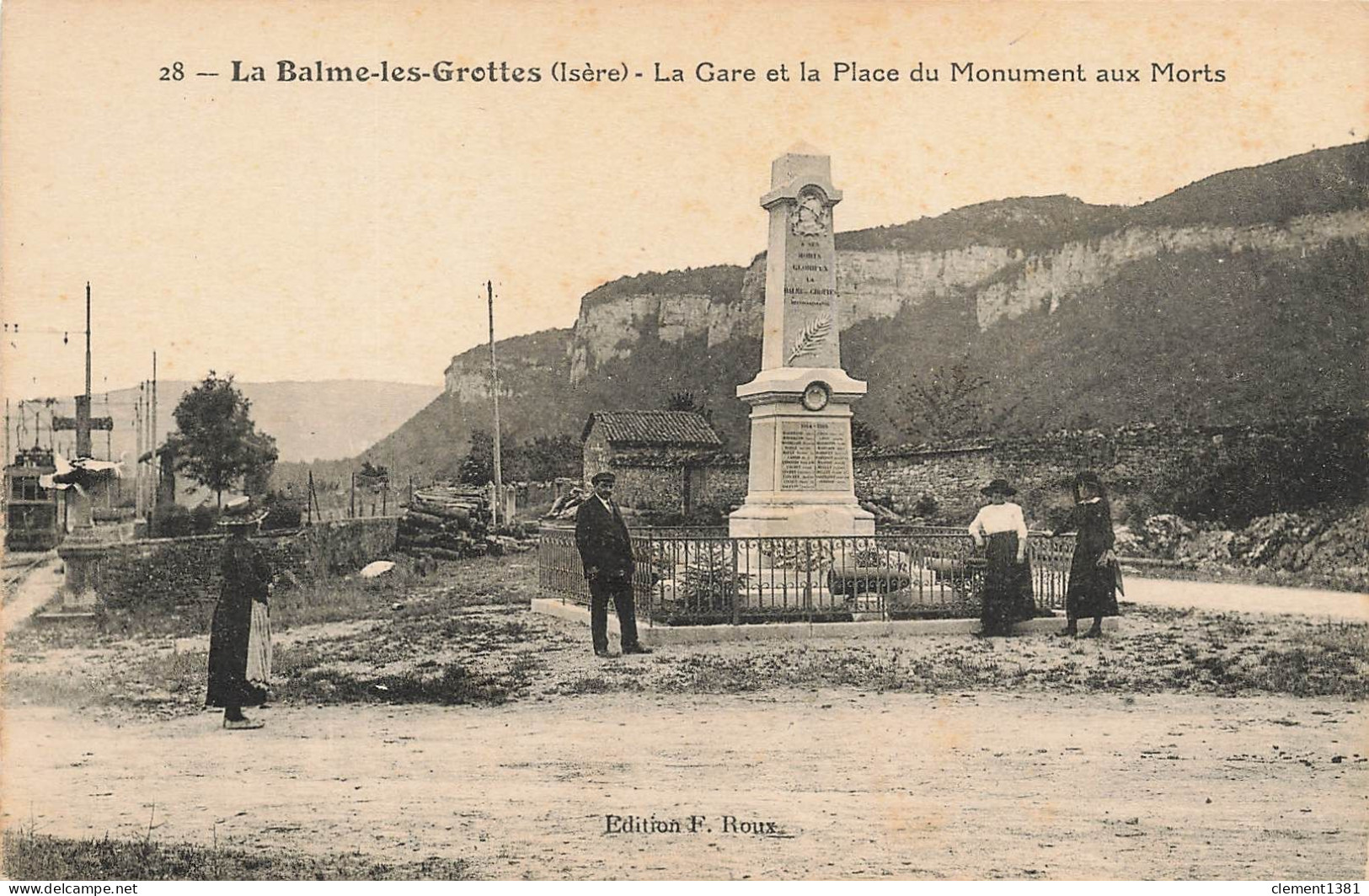 La Balme Les Grottes La Gare Et La Place Du Monument Aux Morts Edition F Roux - La Balme-les-Grottes