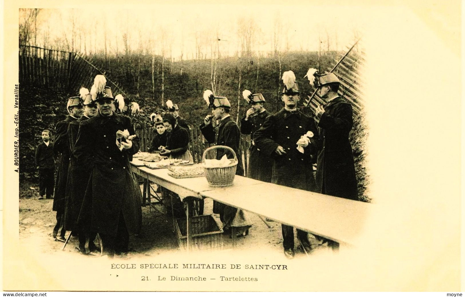 3385 - SAINT -CYR : Ecole Spéciale Militaria En 1900 - LE DIMANCHE  LES  TARTELETTES EN GRANDE TENUE. ECOLE D'OFFICIERS - Régiments