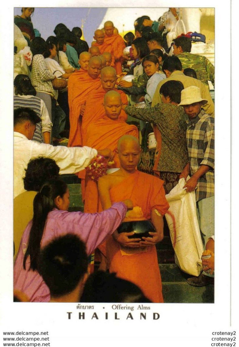 Thailand Thaïlande Offering Alms At The End Of Buddhist Lent - Thaïland