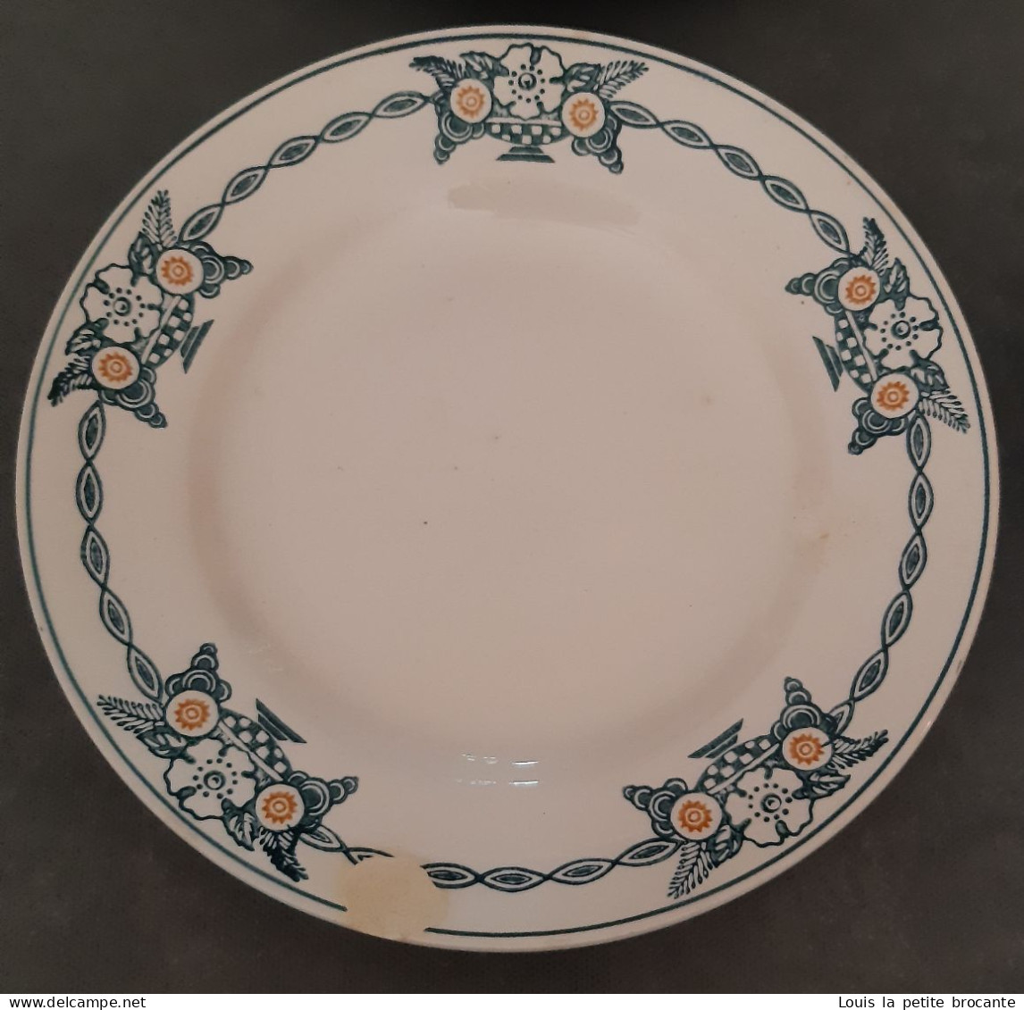 6 assiettes plates des Grands établissements céramiques de ST AMAND, modèle 6525 série 32.