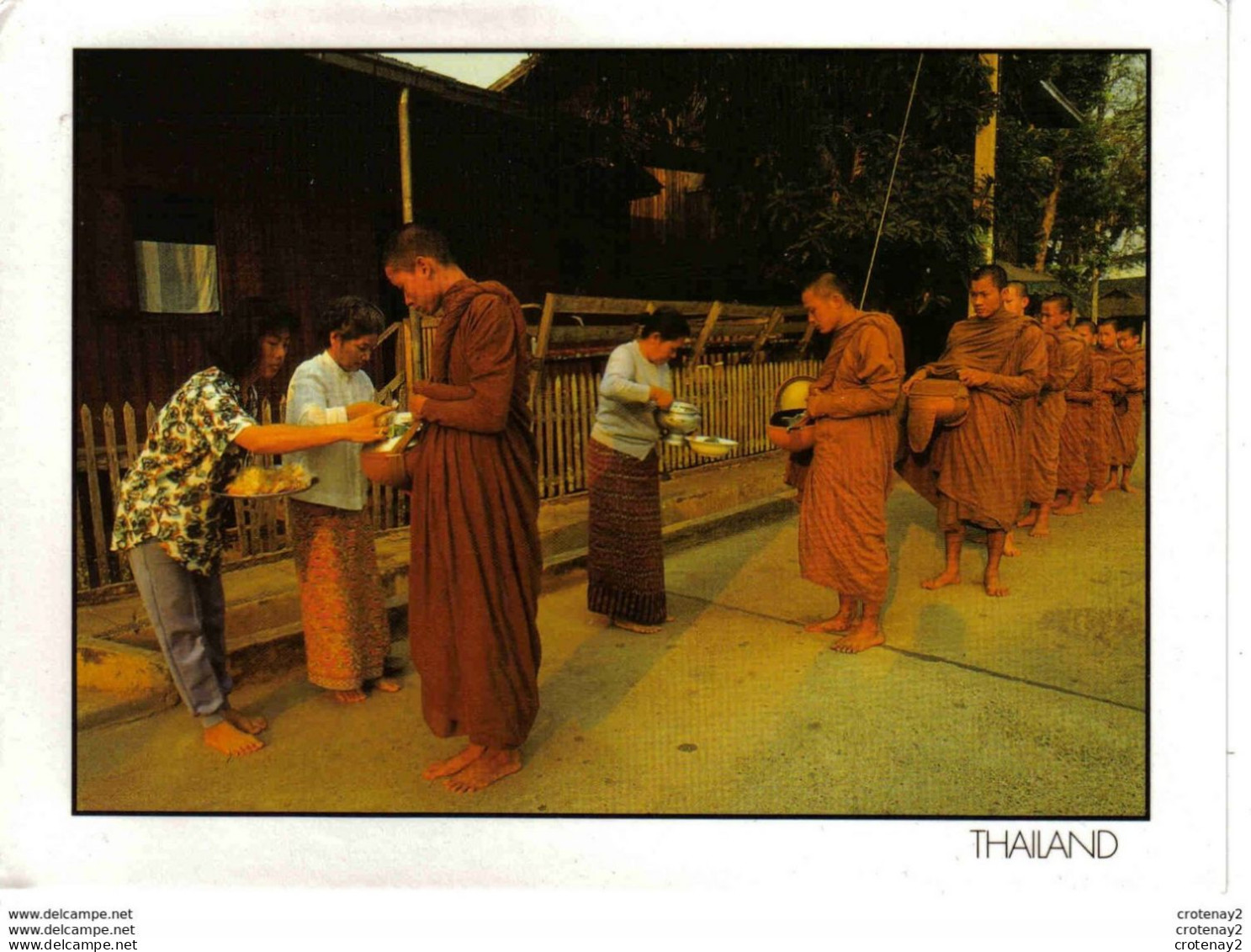 Thailand Thaïlande Monks Recieve Offerings Buddhists Activities At Early Morning - Tailandia