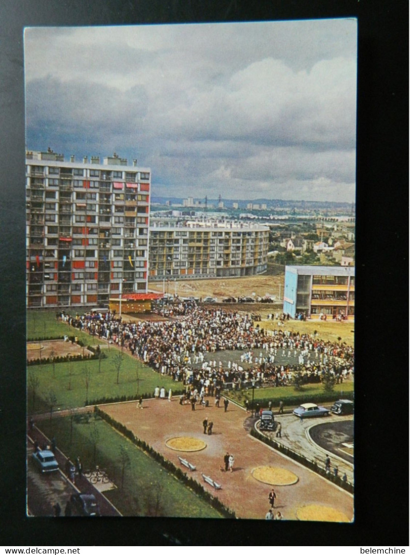 VISAGES DE GENNEVILLIERS                        LE QUARTIER DU FOSSE DE L'AUMONE ( 1050 LOGEMENTS )   UN RASSEMBLEMENT - Gennevilliers