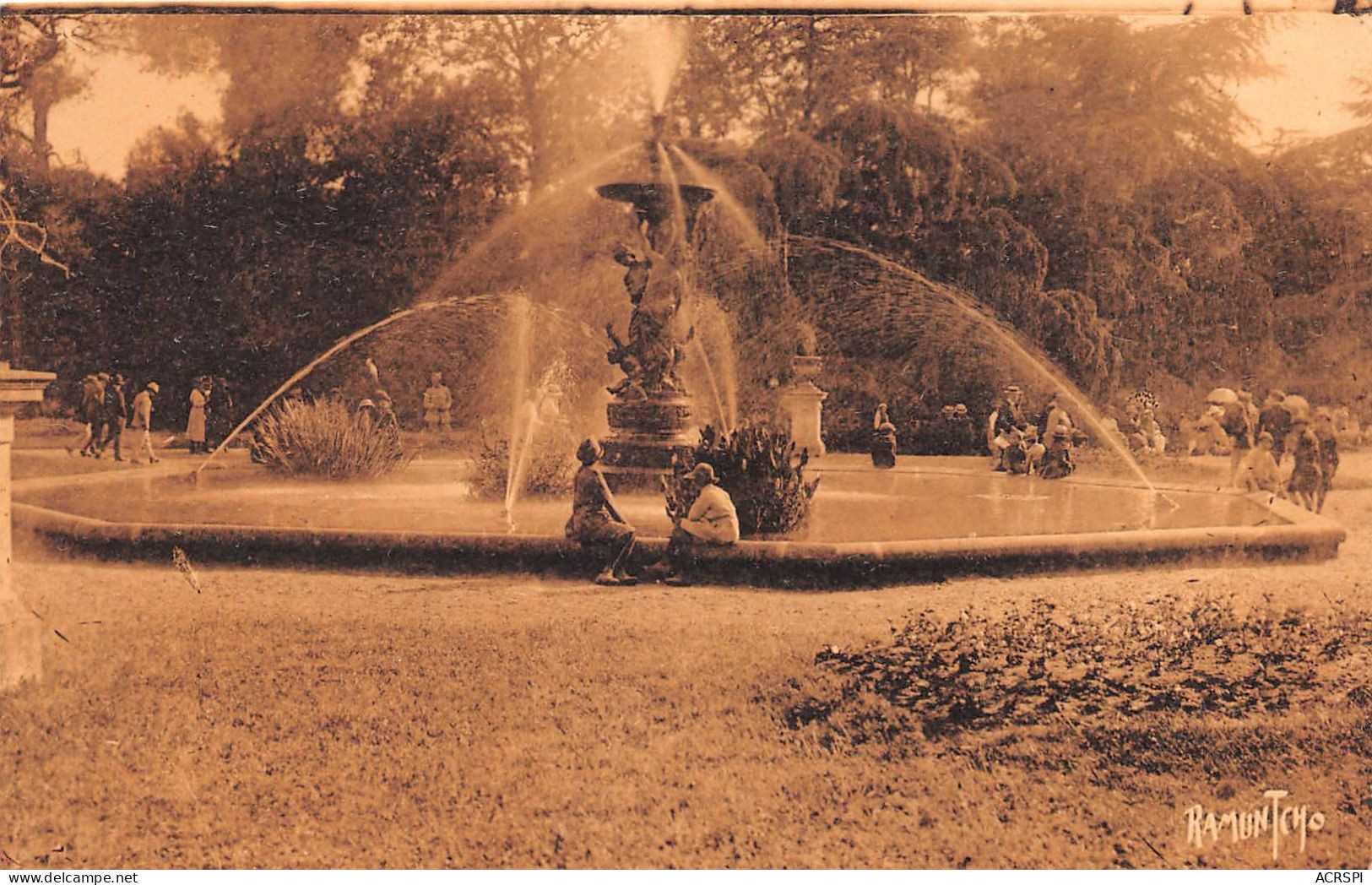 LUCON Fontaine Du Jardin Dumaine 7(scan Recto-verso) MA861 - Lucon