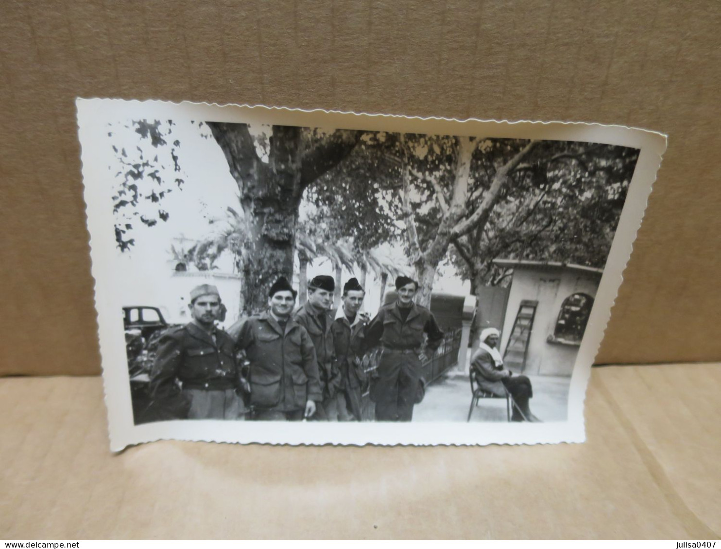 TLEMCEN GUERRE D'ALGERIE Photographie Groupe De Militaires Français Square De La Rue De FRANCE 1956 - Tlemcen