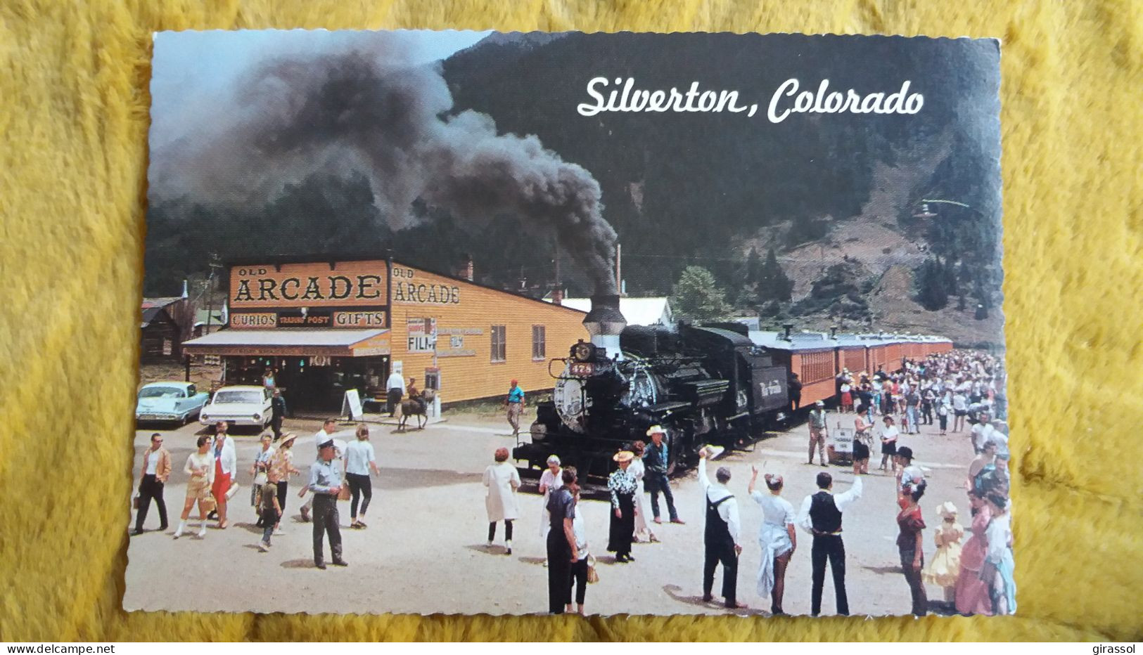 CPSM TRAIN LOCOMOTIVE AVEC GARE STATION SILVERTON COLORADO ANIMATION AUTO VOITURE CAR PETLEY - Stations - Met Treinen