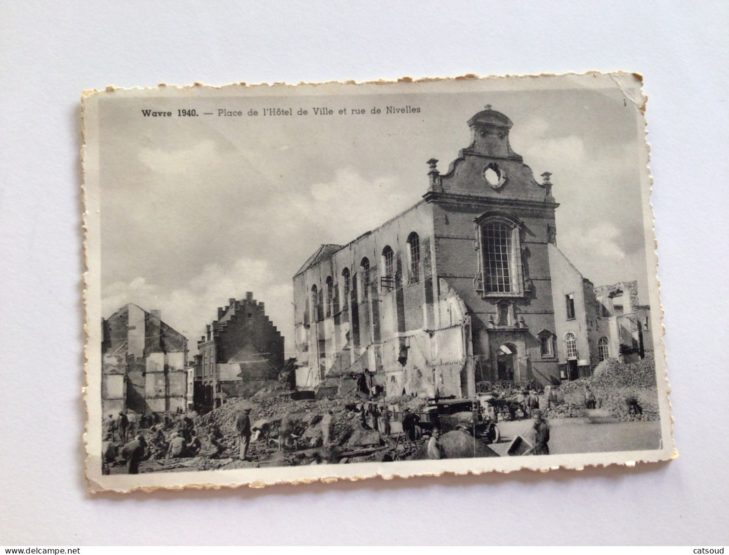 Carte Postale Ancienne (1940) Wavre 1940 Place De L’Hôtel De Ville Et Rue De Nivelles - Wavre