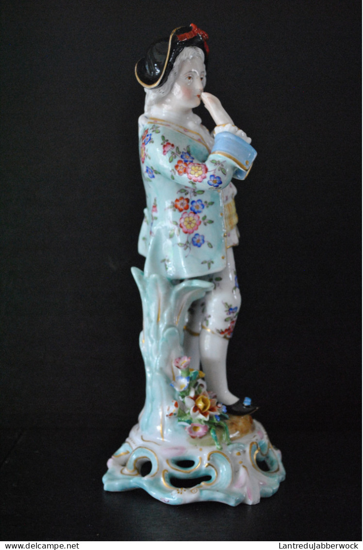 Grande Statuette De Gentilhomme Portant Une Lettre En Porcelaine Polychrome XIXè Allemande Genre Saxe Marqué 23 Cm - Other & Unclassified