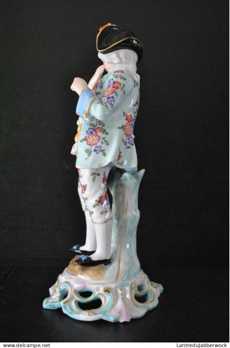 Grande Statuette De Gentilhomme Portant Une Lettre En Porcelaine Polychrome XIXè Allemande Genre Saxe Marqué 23 Cm - Altri & Non Classificati