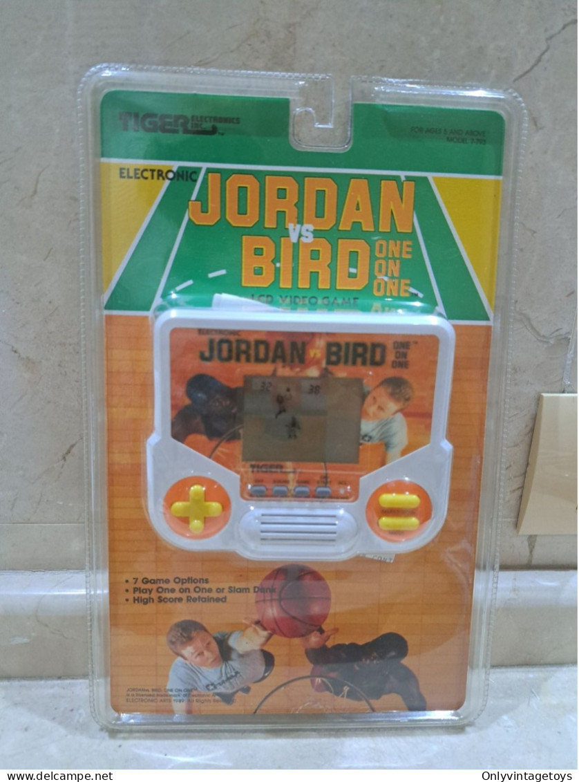 JORDAN VS BIRD LCD TIGER VIDEO GAME RARE VINTAGE NEW AND SEALED - Jouets Anciens