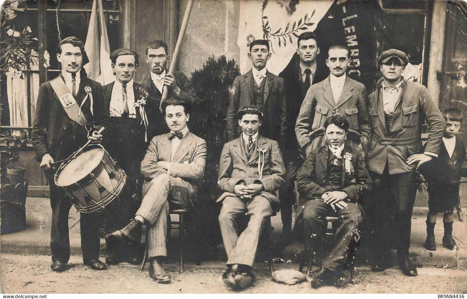 63 - SAINT GERMAIN LEMBRON - RARE CARTE PHOTO - LES CONSCRITS De La COMMUNE - CLASSE 1920 - Saint Germain Lembron